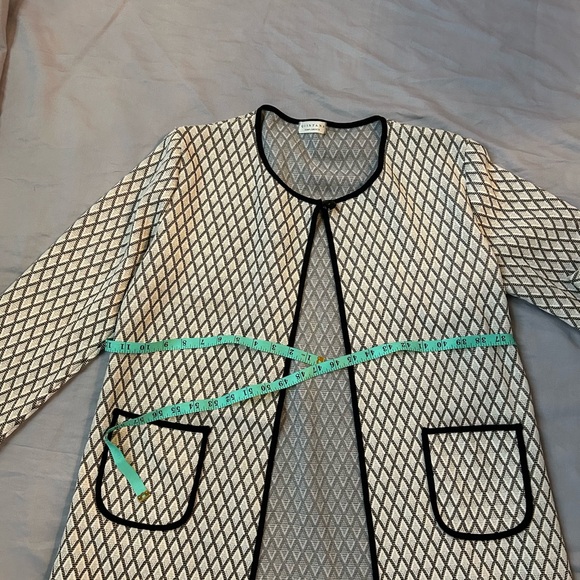 Black and White Quilted Blazer with Round Collarless Neckline - Picture 4 of 6